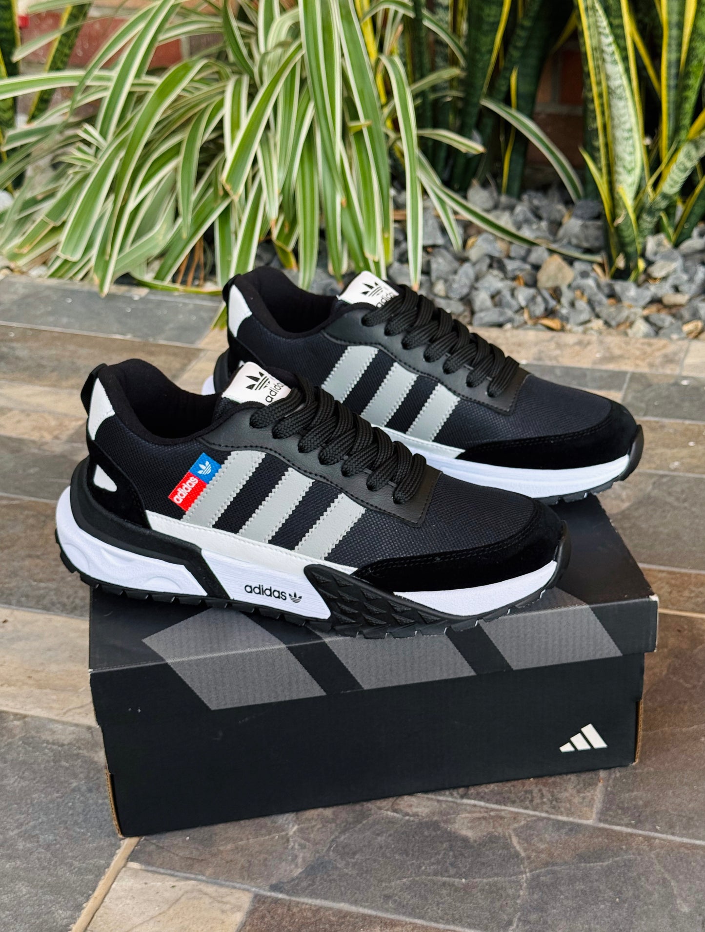 DEPORTIVO ADIDAS 2025